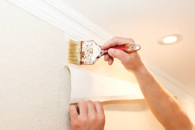 Pose de papier peint au Pré-d'Auge — revêtements muraux et toiles de verre